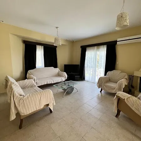 Apartman A Big With A Private Pool/ Havuzlu Genis Ájosz Epíktitosz